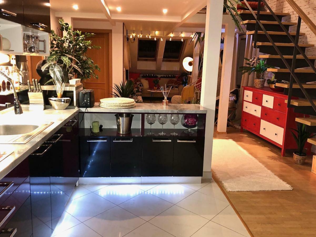Duplex With Quite Terrace On Wenceslas Sq. ปราก ภายนอก รูปภาพ